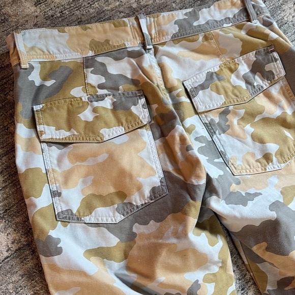 Citizens Of Humanity Camouflage Cargo Pants - Tan and Gray - size 29 - Picture 6 of 7